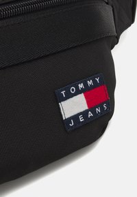 Tommy Jeans ESSENTIAL DAILY BUM BAG UNISEX - Marsupio - black