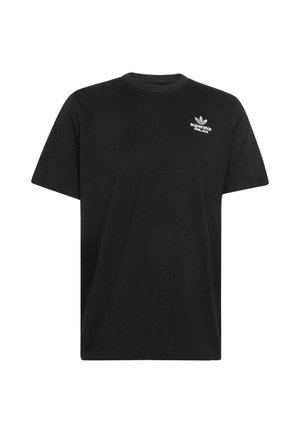 Černé tričko s krátkým rukávem a kulatým výstřihem s malým bílým nápisem "superstar MILAN" a trojlístkovým logem na levé straně hrudi.