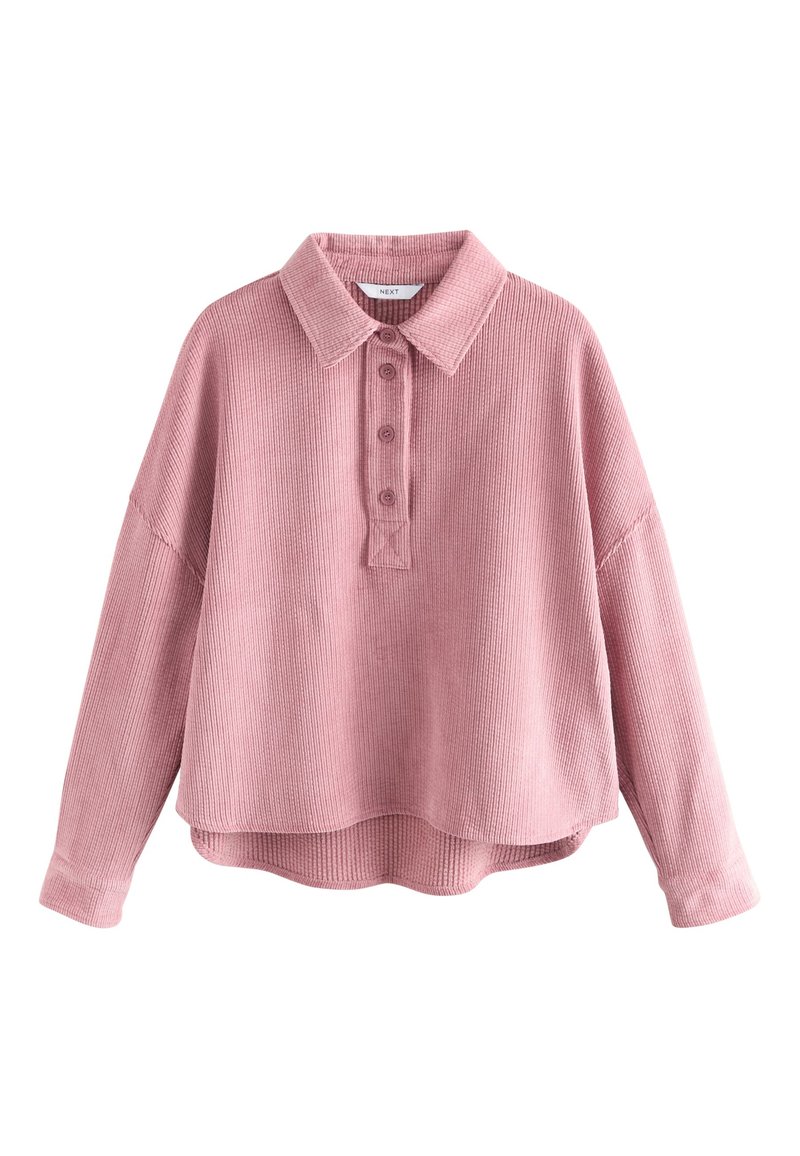 Pull-over rose côtelé avec col et ourlet arrondi, doté d'une patte de boutonnage à cinq boutons et de manches longues, fabriqué en tissu doux avec une finition texturée.