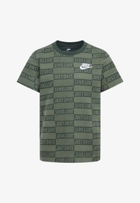 Neselectat, oil green