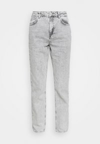 Ljusgrå högmidjade jeans med avslappnad passform, utrustade med fem fickor och synliga sömmar. Tyget har en blekt, slitet textur.