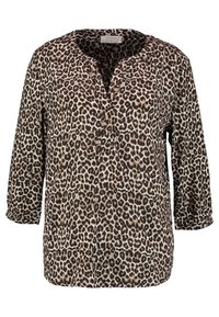 Bluse med leopardprint i brune og cremede nuancer, letvægtsstof, V-hals, trekvartærmer, afslappet pasform, med knapdetalje og mønstervariation.