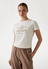Guess FRONTLOGO - T-shirt print - mehrfarbig, weiß
