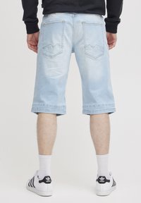 Blend BHDENIM SLIM/ REGULAR FIT - Džinsa auduma šorti - denim light blue