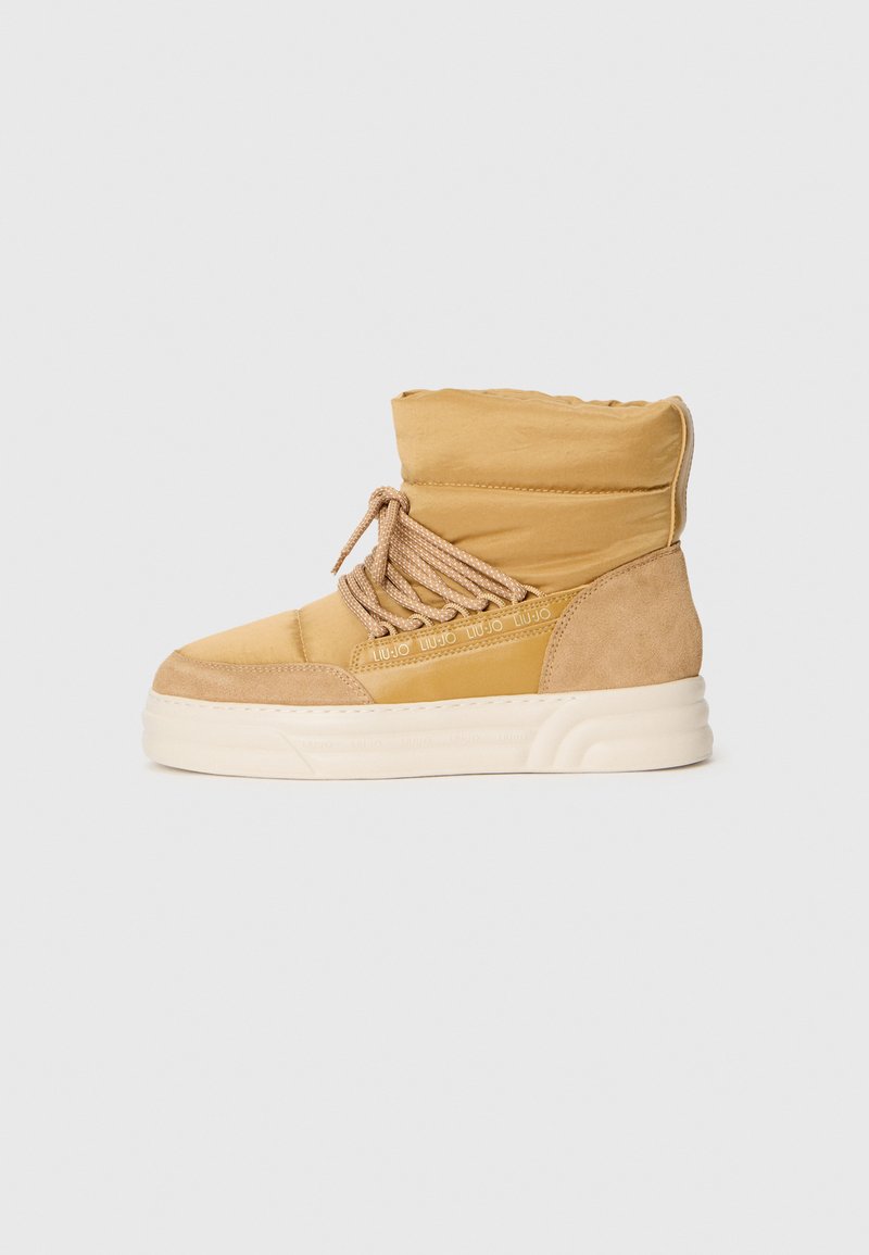 Zapatillas altas