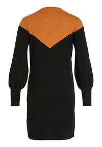 Abito nero lavorato a maglia con giromanica triangolare arancione. Presenta maniche lunghe a sbuffo e polsini a coste, una texture liscia e una vestibilità dritta.