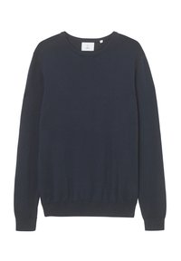 Dunkelblauer Pullover aus weichem Material, mit Rundhalsausschnitt, langen Ärmeln und gerippten Bündchen sowie Saum. Minimalistischer Stil mit einem Etikett am Hals.