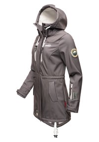 Veste softshell grise pour femme avec capuche, poches zippées, poignets ajustables et cordons élastiques à l'ourlet pour un usage extérieur.