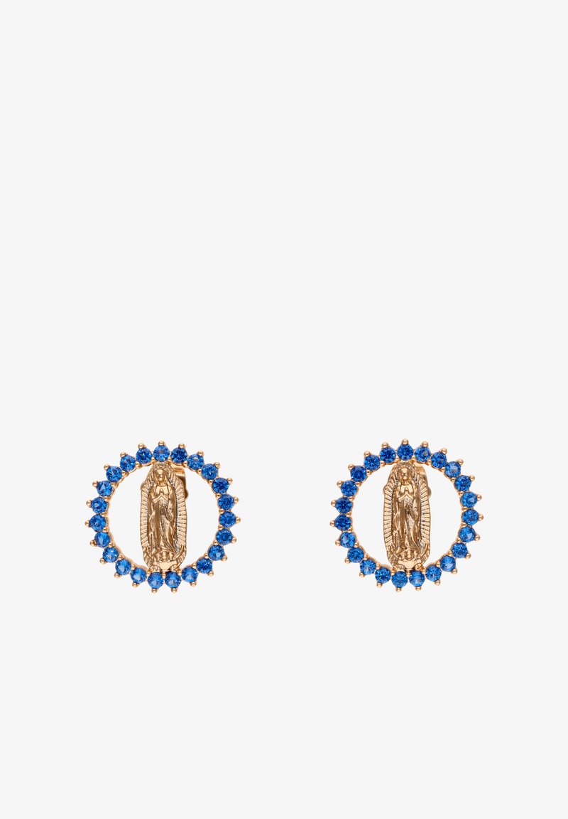 Aranyszínű fülbevalók, középen Szűz Mária medállal, amit kék kristályok vesznek körbe kör alakú foglalatban.