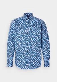Chemise à manches longues en tissu bleu foncé avec un motif floral léger bleu clair et blanc éparpillé, dotée d'un col pointu et d'une fermeture à boutons sur le devant.