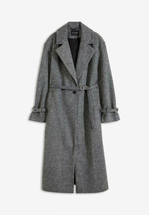 Manteau long en mélange de laine gris avec larges revers, ceinture à la taille, fermeture à boutons et manches retroussées. Dispose d'une fente avant pour faciliter le mouvement.