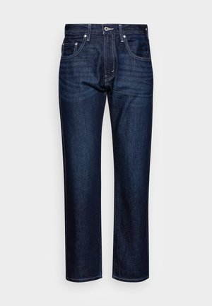 Dunkelblaue Jeans mit geradem Bein, fünf Taschen, Gürtelschlaufen und Knopfverschluss, auf einem schlichten hellen Hintergrund dargestellt.