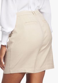 NYDJ Shorts - feather