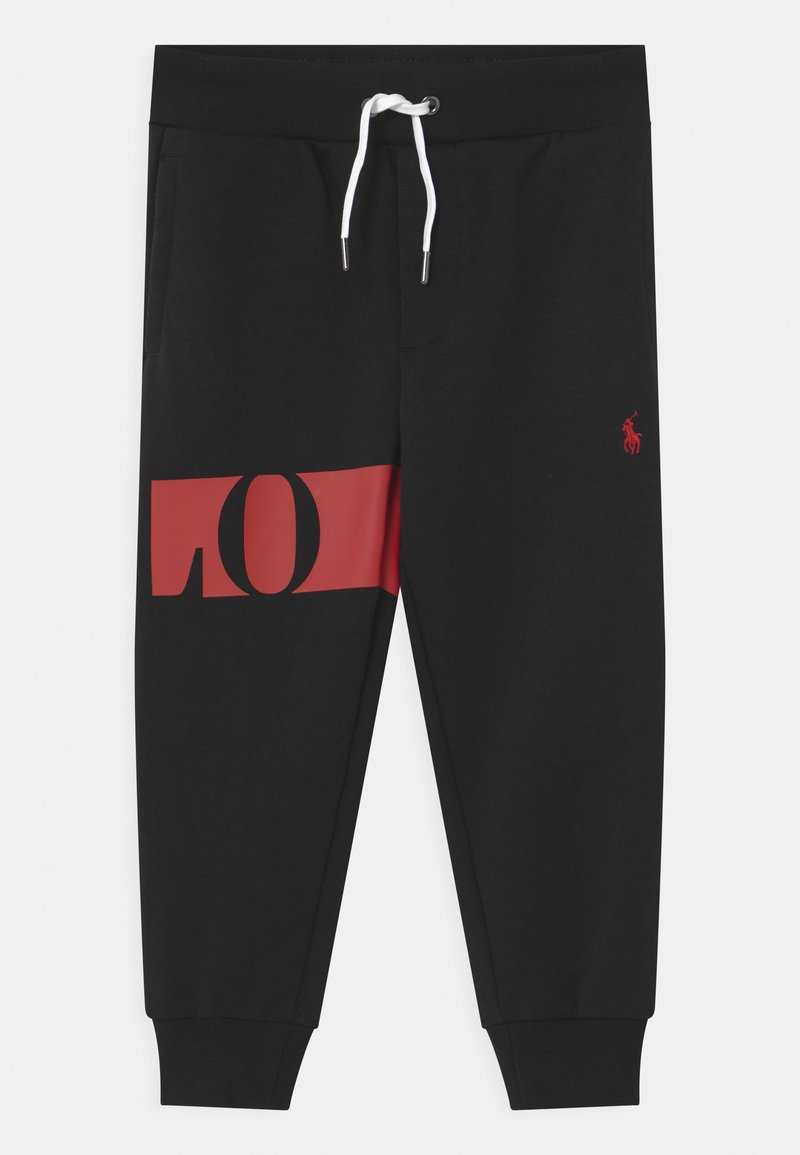 Svarta sweatpants i bomull med ett rött grafiskt tryck på sidan och en liten röd logotyp. Har elastisk midja och muddar.