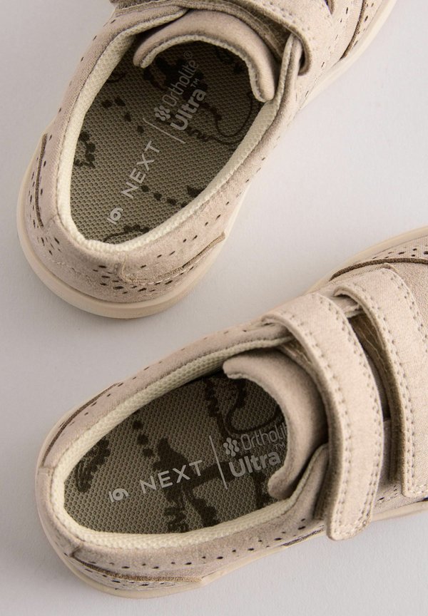 STANDARD FIT – TOUCH FASTENING BROGUES  – Lauflernschuh – neutral