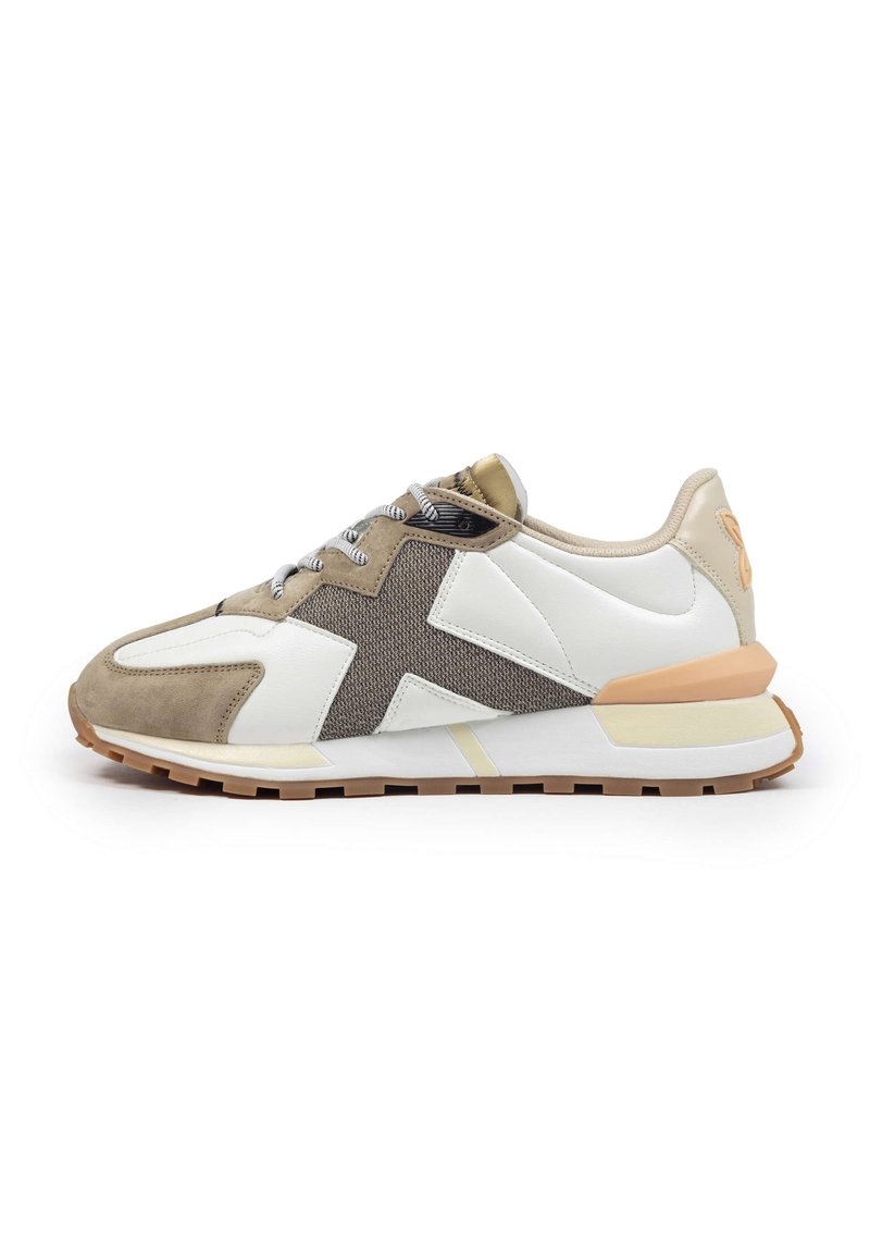MUNICH SOKU - Trainers - sand