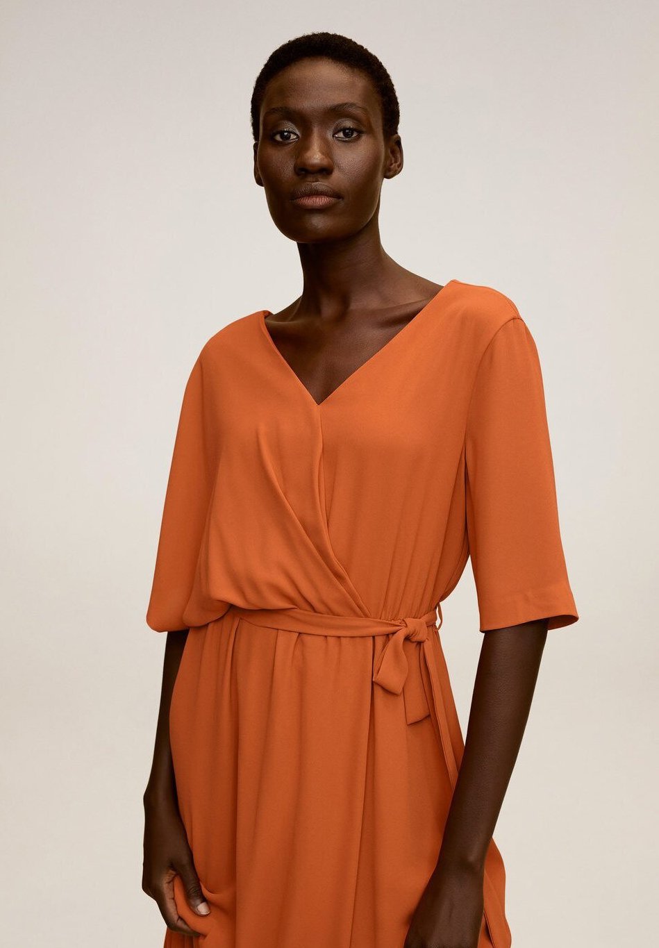 10 vestidos de Mango Outlet (por menos de 50 euros) que te convertirán en  la invitada más guapa de tu próxima boda