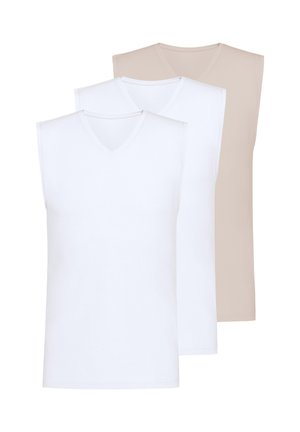 Tre ærmeløse V-hals undertrøjer i hvid og beige, arrangeret overlappende på en hvid baggrund.