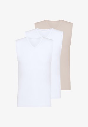 Tre ærmeløse V-hals undertrøjer i hvid og beige, arrangeret overlappende på en hvid baggrund.