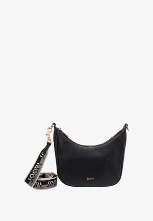 Borsa a tracolla nera in pelle con forma curvata, chiusura con cerniera color oro e tracolla staccabile con un motivo a logo ripetuto.