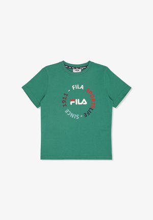 Grünes T-Shirt mit kurzen Ärmeln aus Baumwolle und Rundhalsausschnitt. Verfügt über ein rundes Logo in Rot und Weiß mit dem Text "Fila" und "Sportslife".