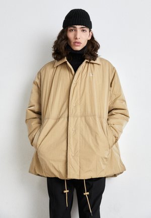 ARCHIVAL MONOLOGO COACH JACKET - Parkaer - travertine