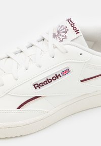 Reebok Classic CLUB C UNISEX - Sapatilhas - chalk/classic maroon /stucco