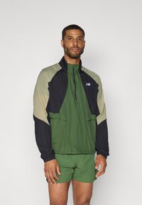 New Balance BETTER RUN WATER RESISTANT JACKET - Windjack - garter snake