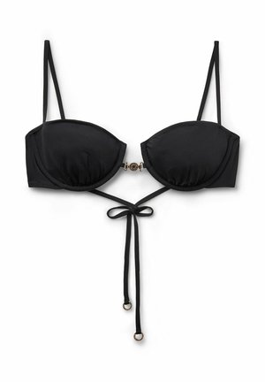 Haut de bikini noir avec des bonnets rembourrés, des bretelles fines réglables et un accent en métal doré circulaire au centre avec une fermeture à nouer.