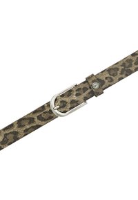 Cintura in pelle con motivo leopardato e fibbia in metallo argentato su sfondo bianco.