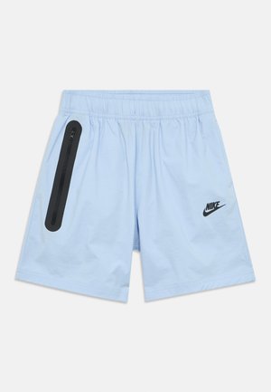 Hellblaue Nike-Shorts mit elastischem Bund, einer schwarzen Reißverschlusstasche auf der linken Seite und einem schwarzen Logo am rechten Bein.
