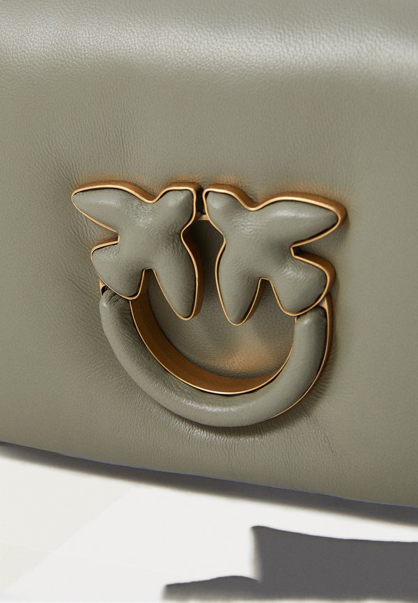 LOVE CLICK PUFF BUCKLE - Cross body bag3