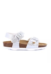 Sandali bianchi glitterati con cinturini regolabili, plantare in sughero e suola in gomma bianca. Presentano due fibbie per una vestibilità sicura.
