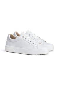 Weiße Leder-Sneaker mit abgerundetem Zehenbereich, niedrigem Design und kontrastierendem beigem Innenraum, ausgestattet mit sechs Ösen und einer Gummisohle.