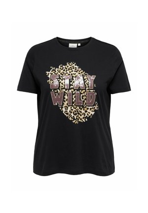 Sort bomulds t-shirt med teksten "STAY WILD" i fede bogstaver og et leopardmønstret design. Korte ærmer og rund halsudskæring.