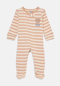 Mono de rayas para bebé en suave rosa y blanco. Presenta un motivo de oso y el texto "Beary cute". Mangas largas con cierre de presión. Material de algodón.
