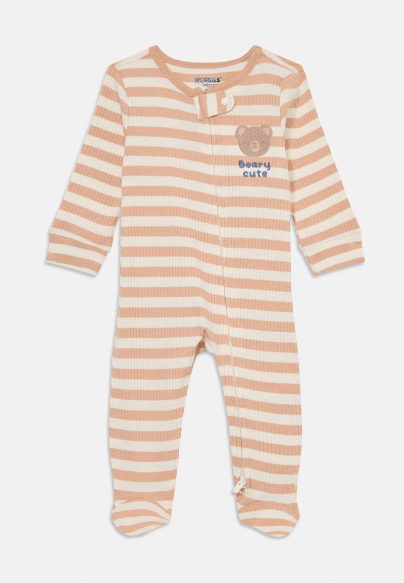 Stripet baby jumpsuit i myk rosa og hvit. Har et bjørnemotiv og teksten "Beary cute." Lange ermer med trykknap-lukking. Laget av bomull.
