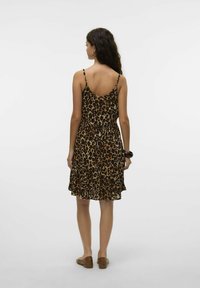 Vero Moda VMBUMPY SHORT SINGLET NOOS - Vestido informal - tan