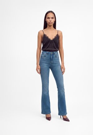 ONLY Petite, ONLRAYNA FLARED - Дънки с широк крачол - medium blue denim