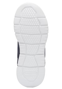 Schuhsohle mit einer weißen Gummibasis und einem strukturierten Muster, das geometrische Formen und Rillen für besseren Halt umfasst, beschriftet mit "KangaRoos".