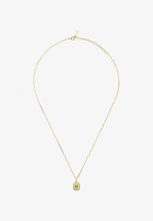 Collier délicat en chaîne d'or avec un pendentif en pierre précieuse jaune taillée en émeraude, entouré de petites pierres translucides.