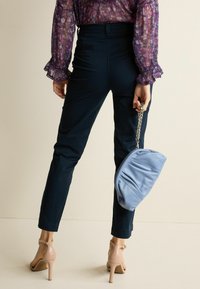 Next THE ULTIMATE CHINO TROUSERS - Chinosy