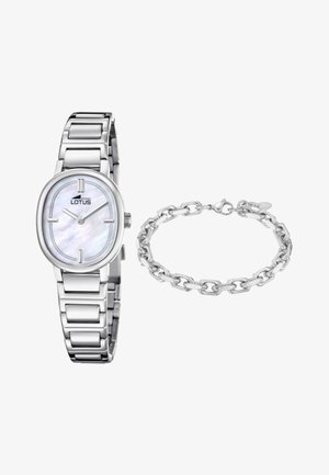 Náramkové hodinky Lotus v striebornej farbe so sivým oválnym ciferníkom a zodpovedajúcim strieborným náramkom z retiazky s karabínkovým zapínaním.