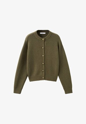 Cárdigan de punto en verde oliva con cuello redondo, grandes botones en la parte delantera y puños y dobladillo acanalados. Textura suave, corte relajado.