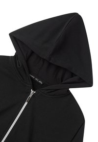 Felpa nera con zip e cappuccio ampio, realizzata in morbido cotone. Caratterizzata da una zip argentata, cuciture visibili e un'etichetta all'interno.