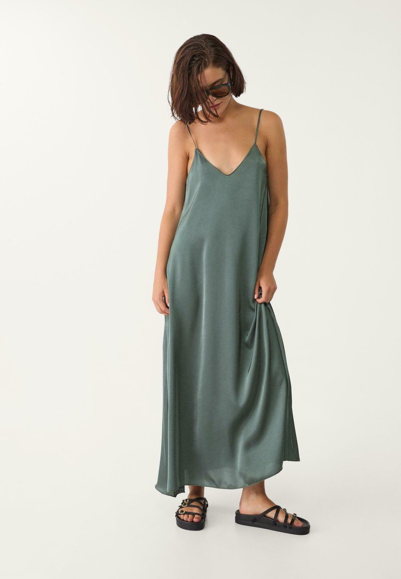 Stradivarius FLOWING - Maxi šaty - khaki