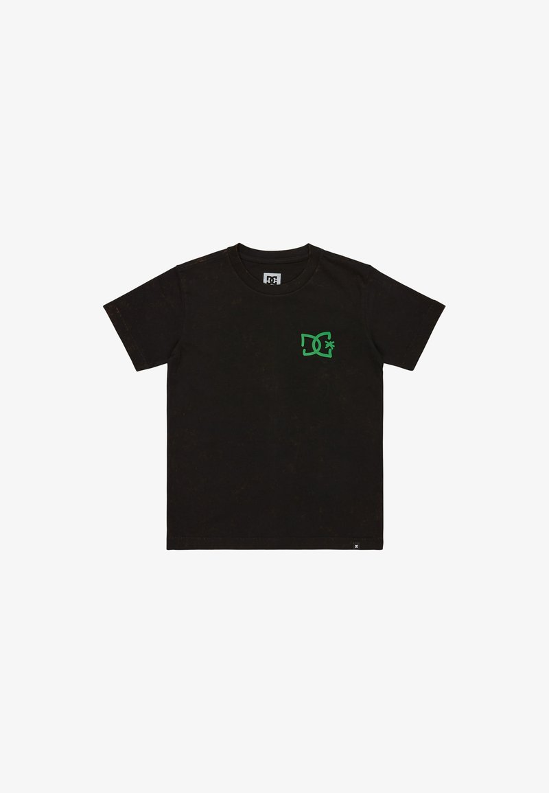 Svart bomulls t-shirt med korta ärmar, med en liten grön logotyp på vänster bröst. Avslappnad passform med rundad halsringning.