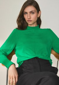 Next PREMIUM ROLL NECK  - Džemperis - bright green