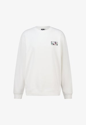 Sweatshirt blanc à encolure ronde, à manches longues et avec des bords côtelés. Présente un patch graphique coloré sur la poitrine gauche. Texture de tissu douce.