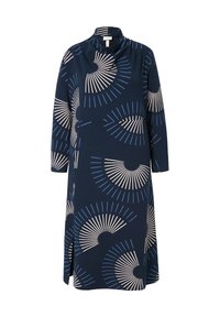 Mörkblå klänning med långa ärmar, med en cowl-halsringning och ett geometriskt mönster av fläktar i ljusrosa och blått. Slät textur.